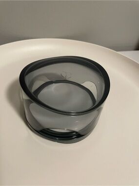 cle de peau  synactif translucent gray plastic bar soap holder with cover
